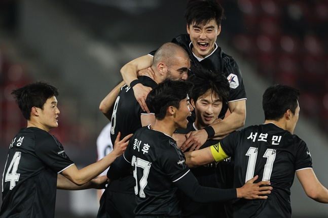 성남 선수들. /사진=한국프로축구연맹