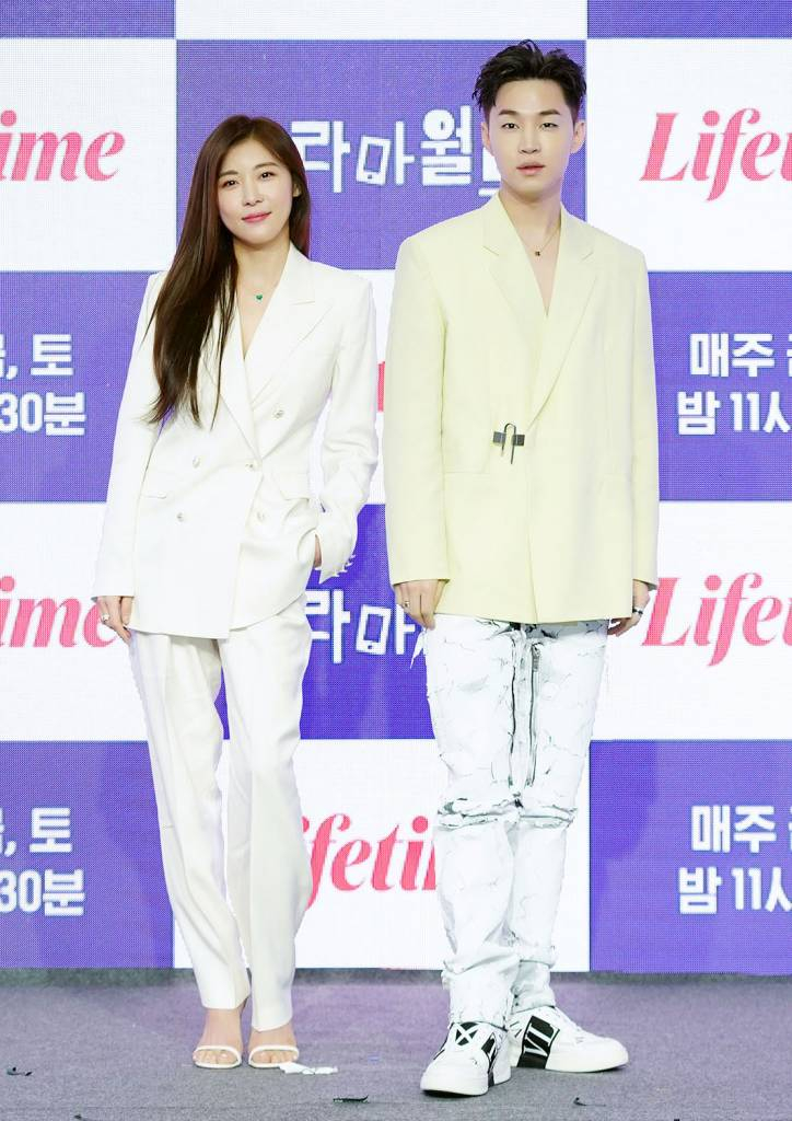 배우 하지원, 가수 헨리가 2일 오전 온라인으로 진행된 라이프타임 오리지널 드라마 '드라마월드' 제작발표회에 참석했다./사진제공 = 라이프타임