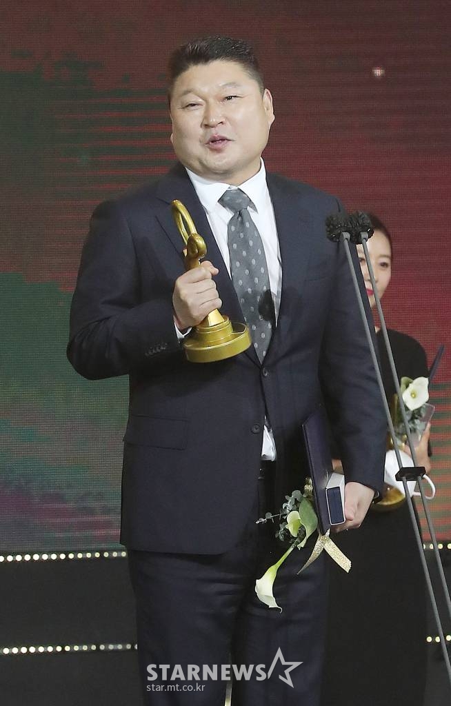 방송인 강호동이 카카오TV에서 단독 예능을 촬영한다. /사진=김창현 기자 chmt@