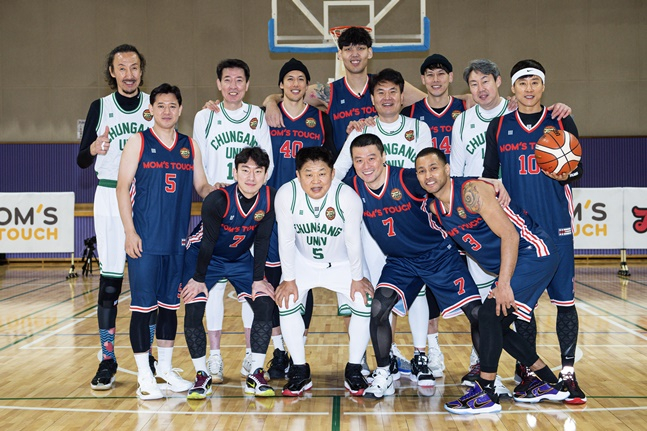 중앙대 레전드와 KBL 레전드들. /사진=H ENT