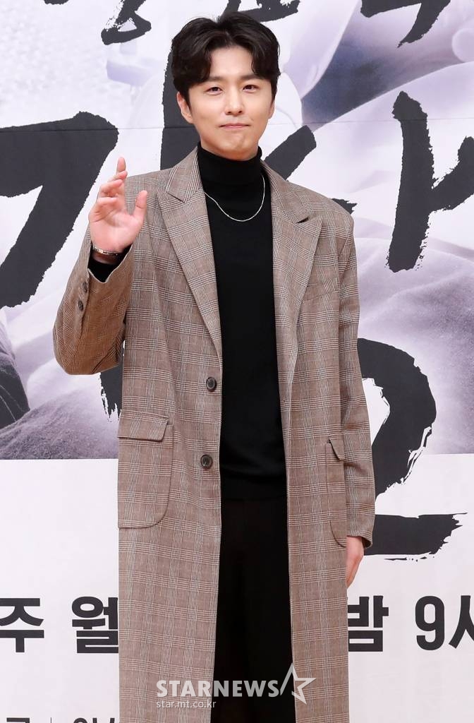 배우 신동욱이 SBS 새 드라마 '지금, 헤어지는 중입니다'에 출연한다. /사진=김휘선 기자 hwijpg@