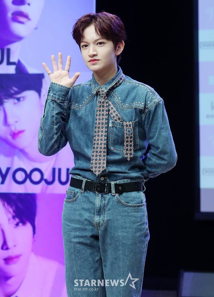 그룹 BAE173 빛이 8일 오후 서울 강남구 청담동 일지아트홀에서 진행된 두 번째 미니앨범 'INTERSECTION : TRACE'(인터섹션 : 트레이스) 발매기념 쇼케이스에서 포즈를 취하고 있다. BAE173 이번 앨범에는 타이틀곡 ‘사랑했다’를 비롯해 '#Trace'(트레이스), 'I Can't Sleep’(아이 캔트 슬립), 'Green Light’(그린라이트), ‘사랑했다(Inst.)’ 등 총 5개 트랙이 수록됐다. 2021.04.08 /사진=김창현 기자 chmt@