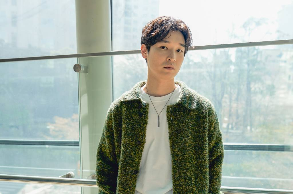 영화 '더스트맨'에서 태산 역을 맡은 배우 우지현이 1일 오전 인터뷰에 앞서 포즈를 취하고 있다. '더스트맨'은 스스로 떠도는 삶을 선택한 태산이 먼지 위에 그림을 그리며 상처를 치유하고 삶의 희망을 찾아가는 영화다. 오는 4월 7일 개봉. / 사진제공 = 트리플 픽쳐스 /사진=김창현 기자 chmt@