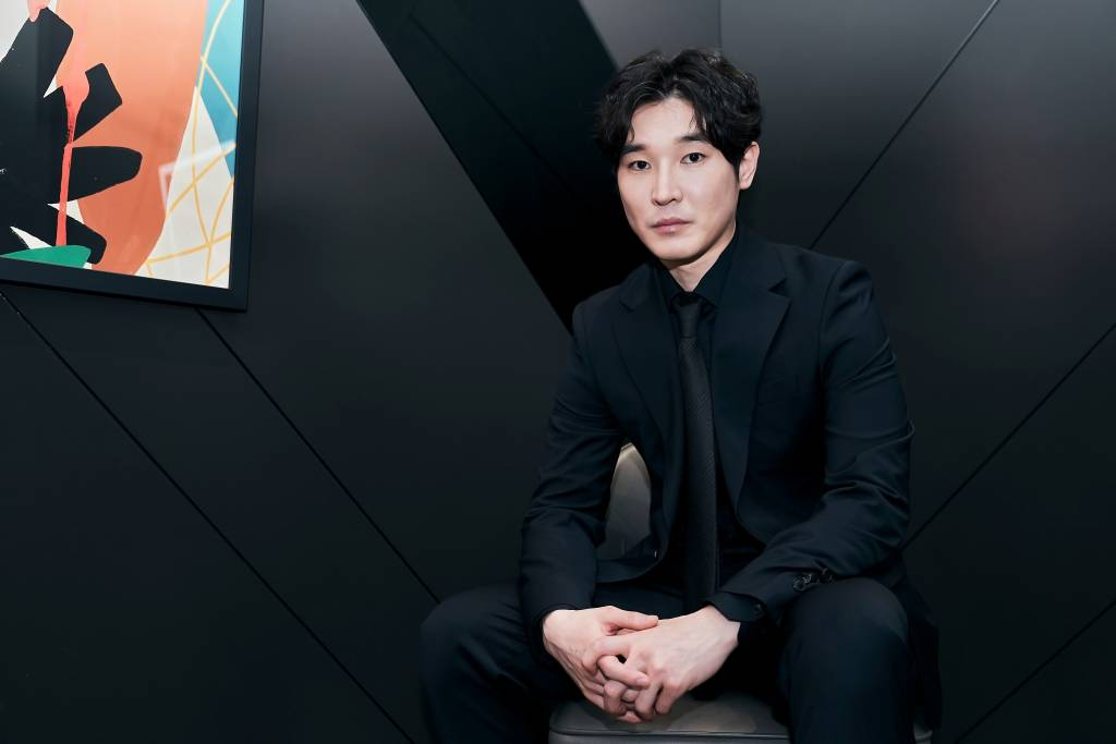 영화 '더스트맨'에서 태산 역을 맡은 배우 우지현이 1일 오전 인터뷰에 앞서 포즈를 취하고 있다. '더스트맨'은 스스로 떠도는 삶을 선택한 태산이 먼지 위에 그림을 그리며 상처를 치유하고 삶의 희망을 찾아가는 영화다. 오는 4월 7일 개봉. / 사진제공 = 트리플 픽쳐스 /사진=김창현 기자 chmt@