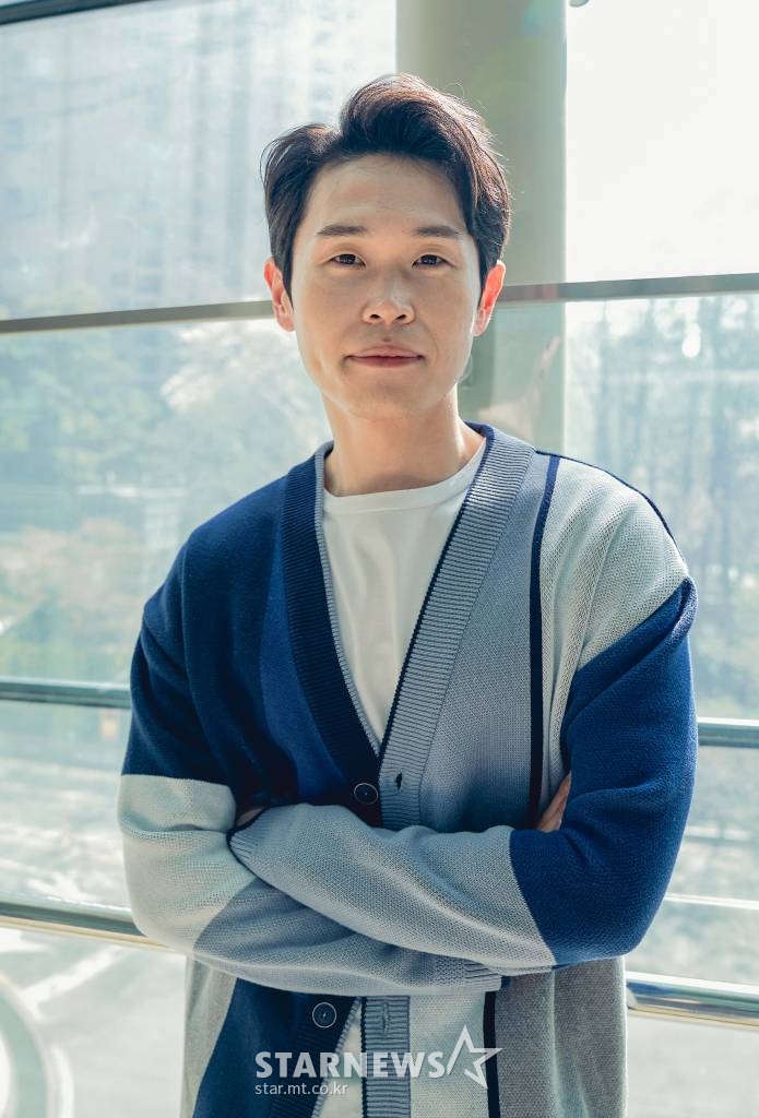 영화 '더스트맨'(감독 김나경) 출연배우 강길우가 5일 오후 온라인으로 진행된 인터뷰를 위해 포즈를 취하고 있다. /사진제공=목요일아침 2021.04.05 /사진=이동훈 기자 photoguy@