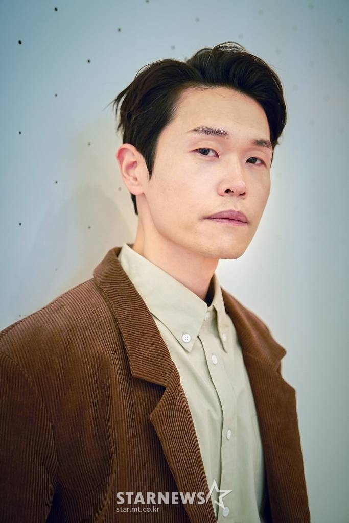 영화 '더스트맨'(감독 김나경) 출연배우 강길우가 5일 오후 온라인으로 진행된 인터뷰를 위해 포즈를 취하고 있다. /사진제공=목요일아침 2021.04.05 /사진=이동훈 기자 photoguy@