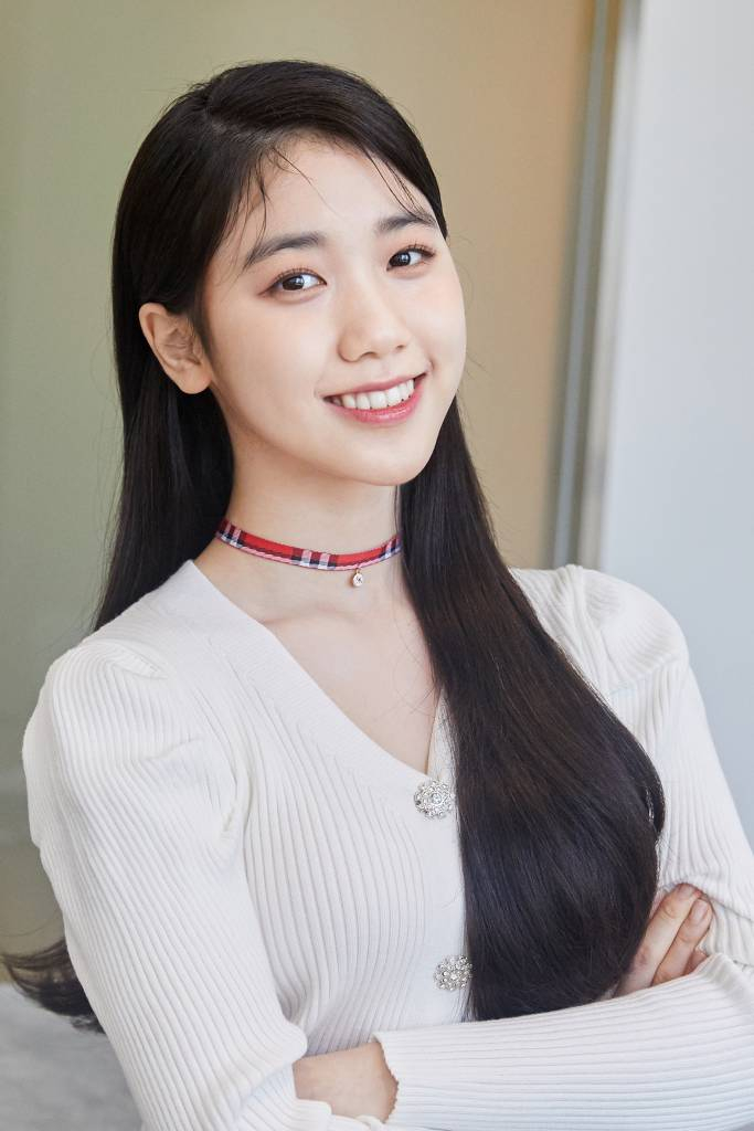 배우 이레가 9일 오후 화상으로 진행된 KBS2 수목드라마 '안녕? 나야!' 종영 인터뷰에 앞서 포즈를 취하고 있다. 이레는 '안녕? 나야!'에서 20년 뒤 미래로 떨어진 17살 호수고등학교 퀸카 반하니로 분해 시청자들의 사랑을 받았다. / 사진제공 = 씨제스엔터테인먼트