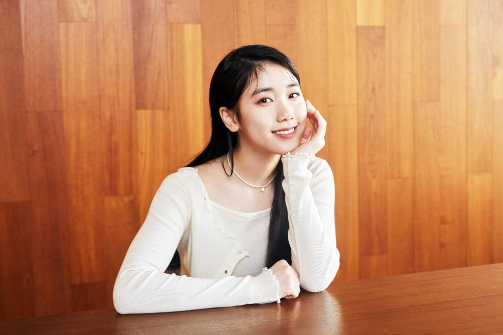 배우 이레가 9일 오후 화상으로 진행된 KBS2 수목드라마 '안녕? 나야!' 종영 인터뷰에 앞서 포즈를 취하고 있다. 이레는 '안녕? 나야!'에서 20년 뒤 미래로 떨어진 17살 호수고등학교 퀸카 반하니로 분해 시청자들의 사랑을 받았다. / 사진제공 = 씨제스엔터테인먼트