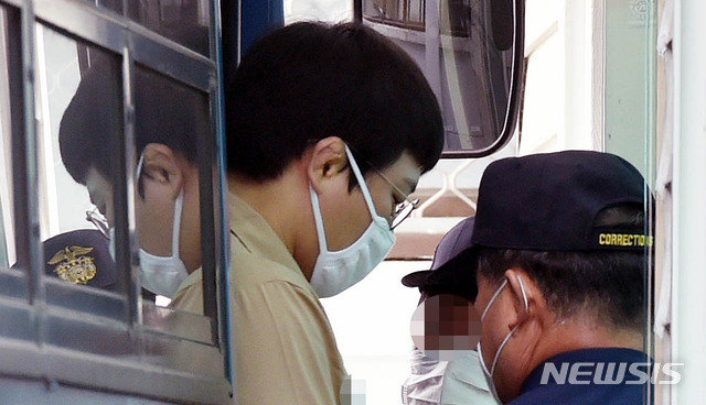 왕기춘이 지난해 6월 법정으로 들어가고 있다. /사진=뉴시스