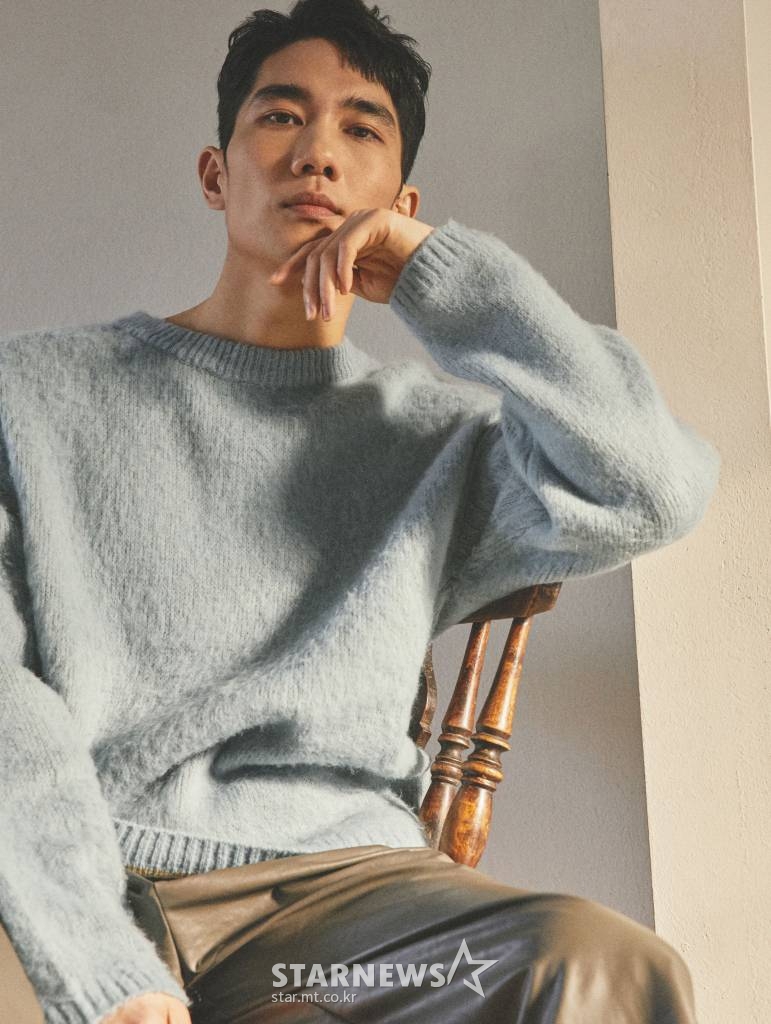 영화 '낙원의 밤'(감독 박훈정) 주연배우 엄태구가 14일 진행된 온라인 라운드 인터뷰를 위해 포즈를 취하고 있다. /사진제공=넷플릭스 2021.04.14 /사진=이동훈 기자 photoguy@