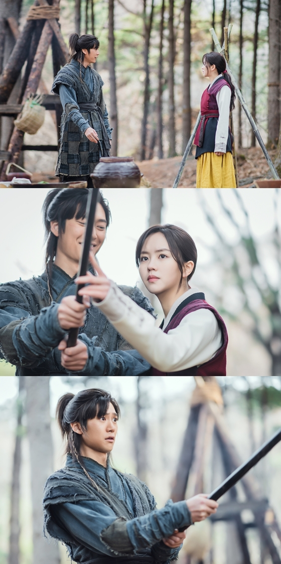 KBS 2TV 월화드라마 '달이 뜨는 강'에서 온달 역의 나인우, 평강 역의 김소현/사진=빅토리콘텐츠