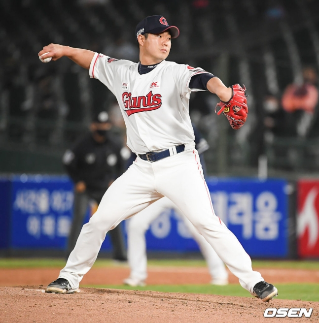 롯데 강태율.
