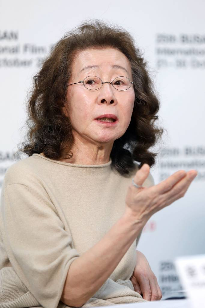 배우 윤여정이 23일 오후 온라인으로 진행된 제25회 부산국제영화제 갈라 프레젠테이션 영화 '미나리' 기자회견에서 취재진 질의에 답하고 있다. '미나리'는 1980년대 아메리칸드림을 쫓아 미 아칸소주(州)의 농장으로 건너간 한인가정의 이야기다. / 사진제공 = 제25회 부산국제영화제 /사진=김창현 기자 chmt@