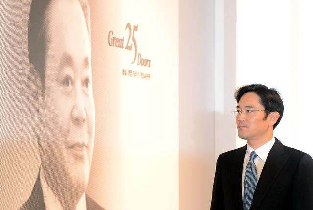 지난 2012년 서울 호암아트홀에서 '이건희 삼성 회장 취임 25주년 기념식'에서 현 이재용 부회장사장이 식을 마치고 행사장을 나서고 있다. /사진제공=뉴시스