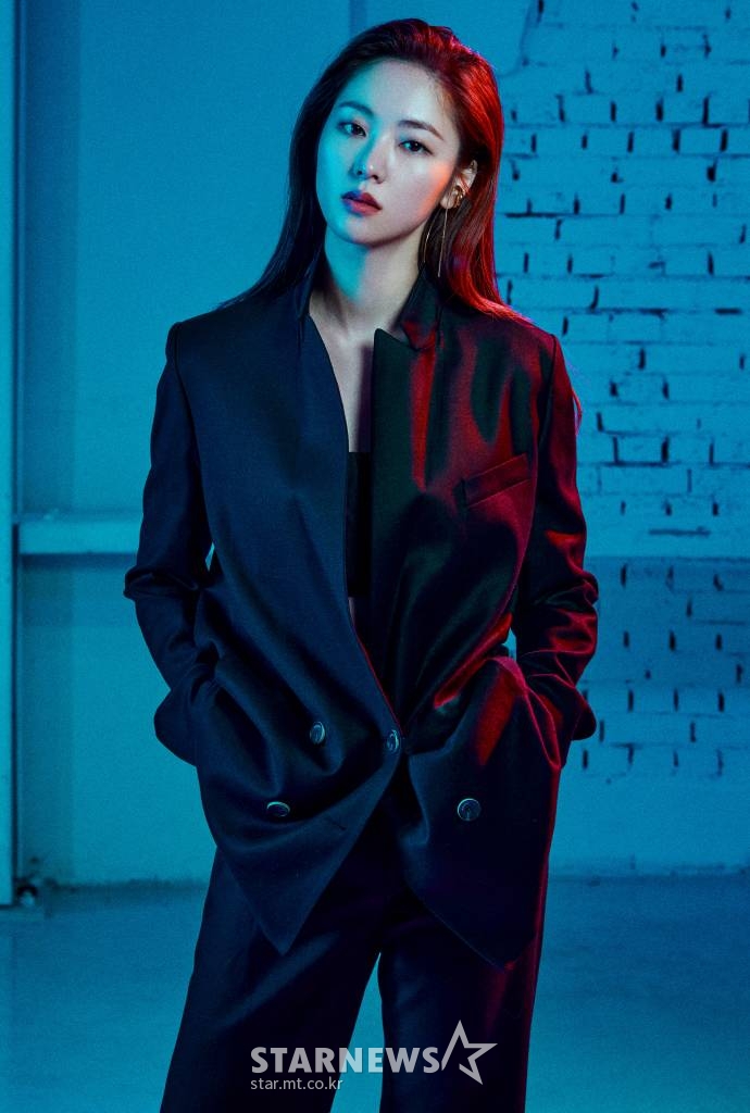 영화 '낙원의 밤'(감독 박훈정) 주연배우 전여빈이 23일 오후 진행된 온라인 인터뷰를 위해 포즈를 취하고 있다. /사진제공=넷플릭스 2021.04.23 /사진=이동훈 기자 photoguy@