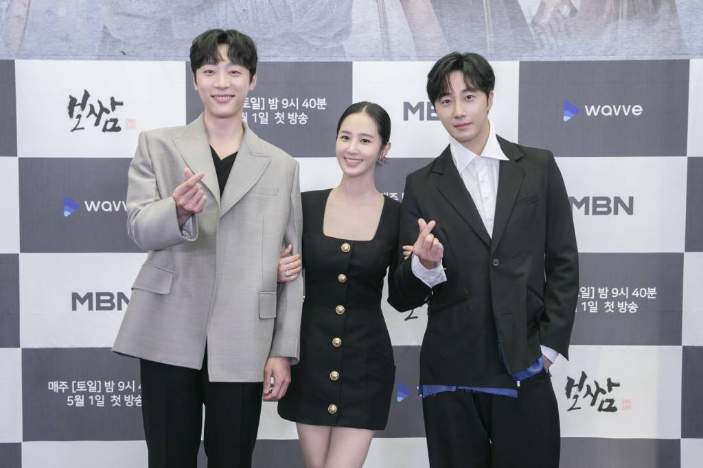 MBN 10주년 특별기획 '보쌈-운명을 훔치다' 제작발표회에 참석한 신현수(사진 맨 왼쪽부터 오른쪽으로), 권유리, 정일우/사진제공=사진제공=MBN