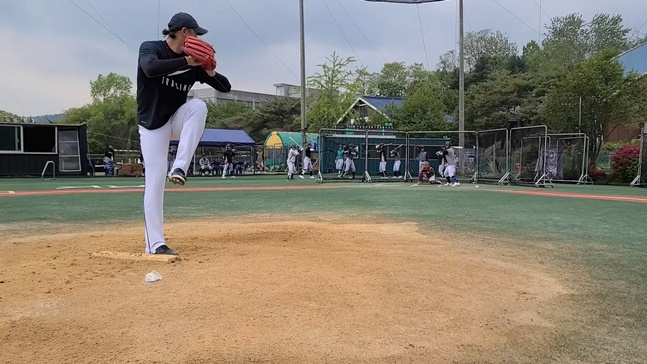 4월 30일 서울컨벤션고에서 두 번째 라이브 피칭을 실시하고 있는 이용찬. /사진=이용찬 에이전시 제공