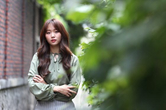 진기주 주연 영화 '미드나이트'가 '서복'에 이어 티빙 오리지널 영화로 공개될 예정이다.