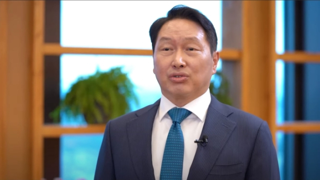 최태원 SK그룹 회장이 18일 한미동맹 특별 공동보고서 발간 기념 세미나에서 환영사를 하는 모습. 최종현학술원 세미나 영상 캡처