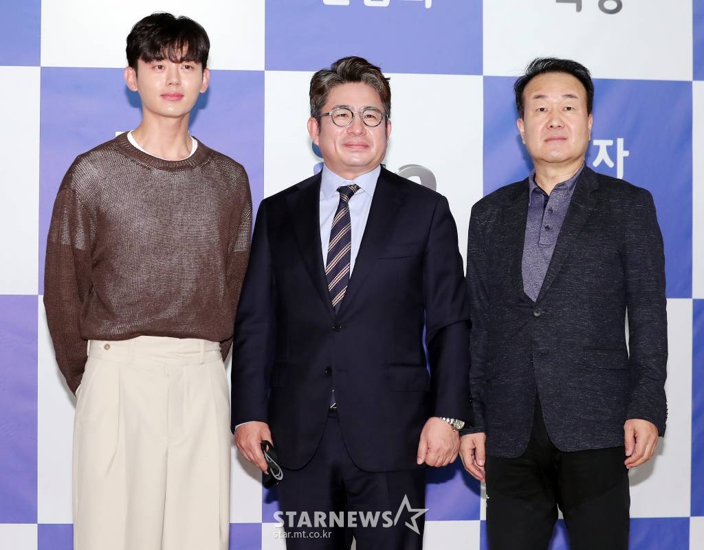 배우 이지훈, 박종진 IHQ 총괄사장, 곽기원 감독이 20일 오후 서울 중구 롯데호텔에서 열린 IHQ 채널 개국 및 드라마 '욕망' 기자간담회에 참석해 포즈를 취하고 있다. 이날 박종진 총괄사장은 종합 엔터테인먼트 채널 IHQ 개국을 알리 글로벌 OTT를 겨냥한 다수의 신규 오리지널 콘텐츠를 공개했다. 2021.05.20 /사진=김창현 기자 chmt@
