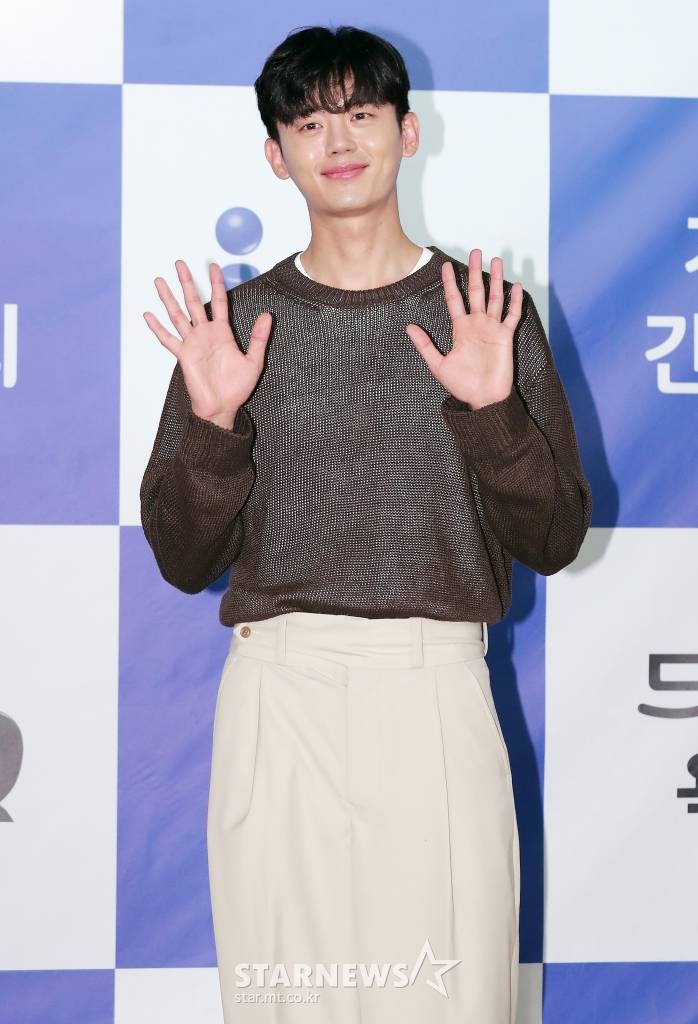 배우 이지훈이 20일 오후 서울 중구 롯데호텔에서 열린 IHQ 채널 개국 및 드라마 '욕망' 기자간담회에 참석해 포즈를 취하고 있다. 이날 박종진 총괄사장은 종합 엔터테인먼트 채널 IHQ 개국을 알리 글로벌 OTT를 겨냥한 다수의 신규 오리지널 콘텐츠를 공개했다. 2021.05.20 /사진=김창현 기자 chmt@