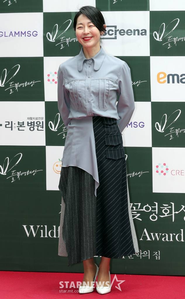 배우 강말금이 21일 오후 서울 남산 문학의 집에서 열린 '제8회 들곷영화상'에 참석해 포즈를 취하고 있다. 들꽃영화상은 대한민국에서 한 해 동안 만들어지는 저예산 독립영화를 재조명하고, 열악한 환경에서 창작 활동을 하고 있는 독립영화인들을 격려하기 위해 만들어진 시상식이다. 2021.05.21 /사진=김창현 기자 chmt@