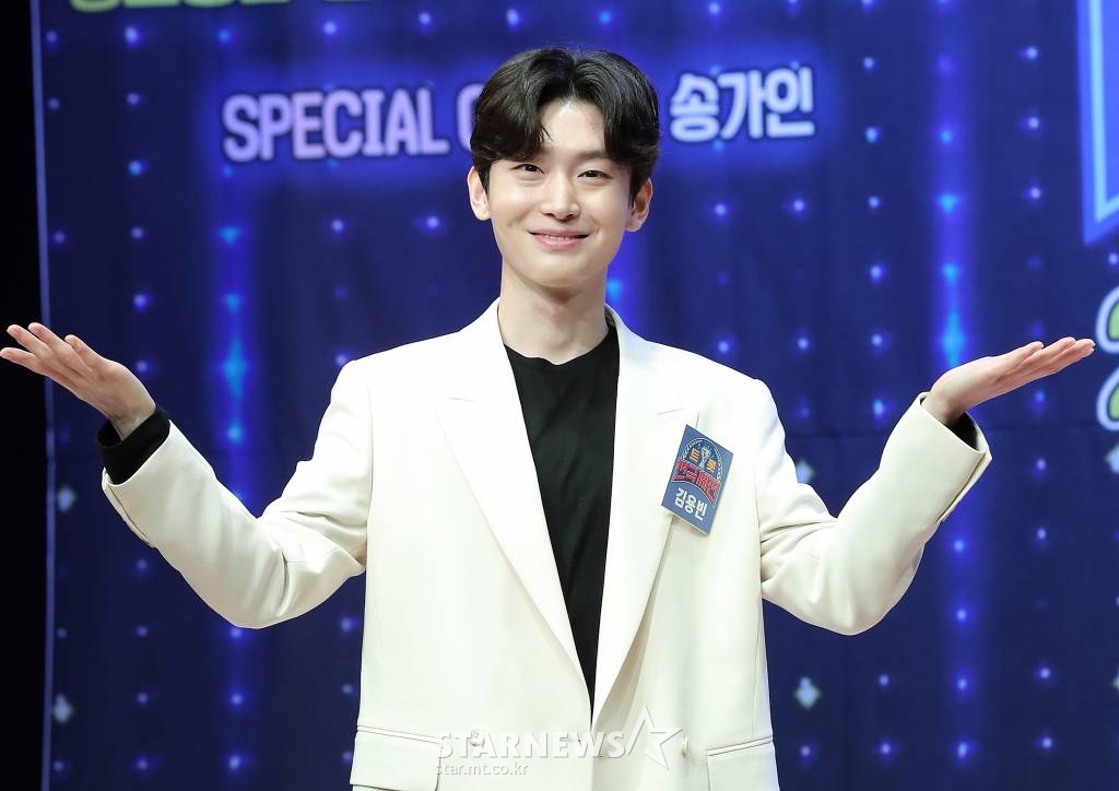 가수 김용빈이 24일 오후 서울 강남구 청담동 일지아트홀에서 열린 '2021 트롯전국체전 투어 대국민 희망 콘서트' 제작발표회에 참석해 포즈를 취하고 있다. '2021 트롯전국체전 투어 대국민 희망 콘서트' 서울 공연은 7월 10일~11일, 광주 17일~18일에 개최된다. 2021.05.24 /사진=김창현 기자 chmt@