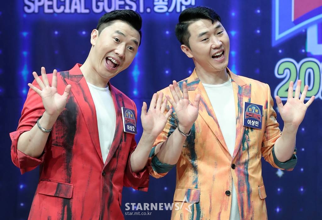 가수 이상호, 이상민이 24일 오후 서울 강남구 청담동 일지아트홀에서 열린 '2021 트롯전국체전 투어 대국민 희망 콘서트' 제작발표회에 참석해 포즈를 취하고 있다. '2021 트롯전국체전 투어 대국민 희망 콘서트' 서울 공연은 7월 10일~11일, 광주 17일~18일에 개최된다. 2021.05.24 /사진=김창현 기자 chmt@