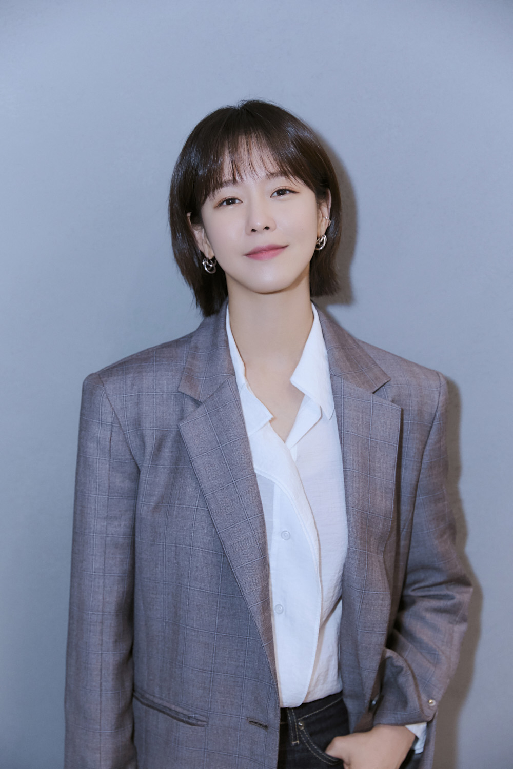 tvN 수목드라마 '마우스'에서 최홍주 PD역을 맡아 열연한 배우 경수진이 24일 오후 화상 인터뷰에 앞서 포즈를 취하고 있다. 경수진은 극 중 자부심이 강하고 취재를 위해서는 물, 불 안 가리는 PD 최홍주 역으로 분해 시청자들의 사랑을 받았다. / 사진제공 = YG엔터테인먼트