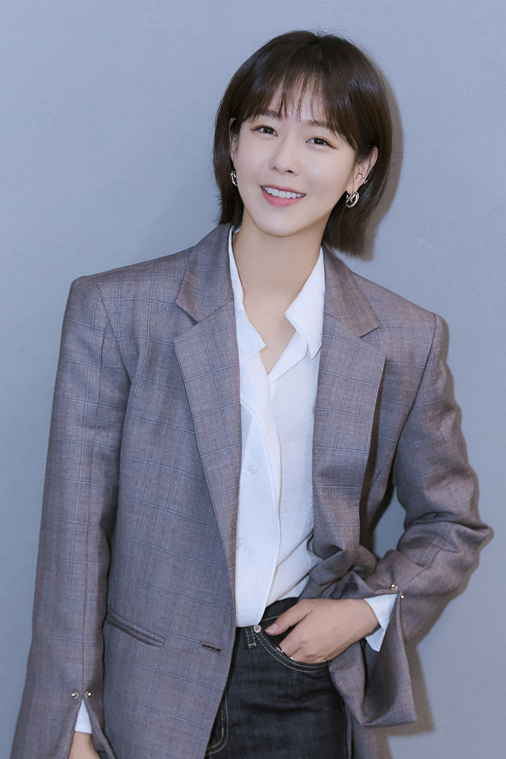 tvN 수목드라마 '마우스'에서 최홍주 PD역을 맡아 열연한 배우 경수진이 24일 오후 화상 인터뷰에 앞서 포즈를 취하고 있다. 경수진은 극 중 자부심이 강하고 취재를 위해서는 물, 불 안 가리는 PD 최홍주 역으로 분해 시청자들의 사랑을 받았다. / 사진제공 = YG엔터테인먼트