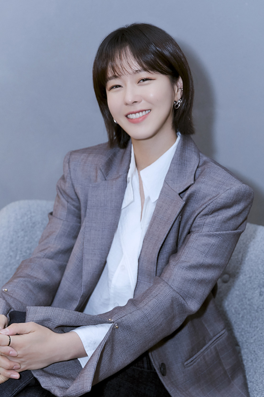 tvN 수목드라마 '마우스'에서 최홍주 PD역을 맡아 열연한 배우 경수진이 24일 오후 화상 인터뷰에 앞서 포즈를 취하고 있다. 경수진은 극 중 자부심이 강하고 취재를 위해서는 물, 불 안 가리는 PD 최홍주 역으로 분해 시청자들의 사랑을 받았다. / 사진제공 = YG엔터테인먼트