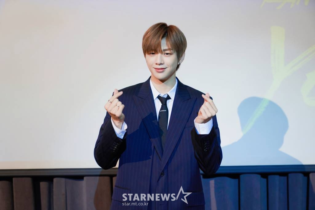 가수 강다니엘이 13일 오후 진행된 새앨범 'YELLOW' 발매 기자간담회에 참석해 포즈를 취하고 있다. /사진제공=커넥트엔터테인먼트 2021.04.13