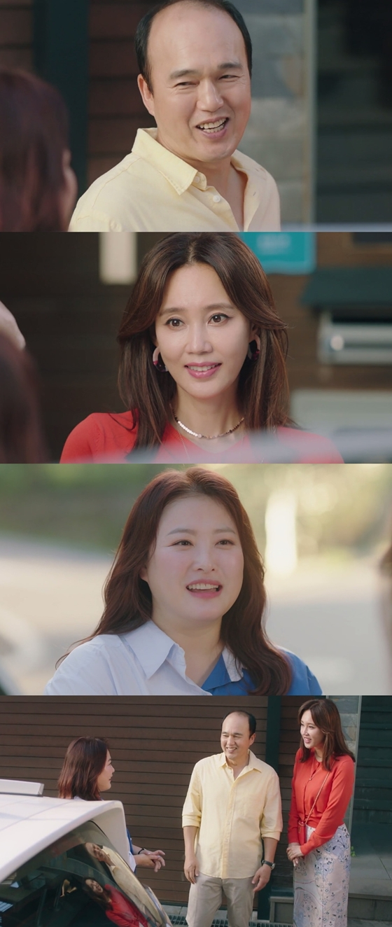 TV조선 일요 홈드라마 '어쩌다 가족'에서 김광규, 오현경, 심진화의 삼자대면이 이뤄졌다./사진제공=송아리미디어