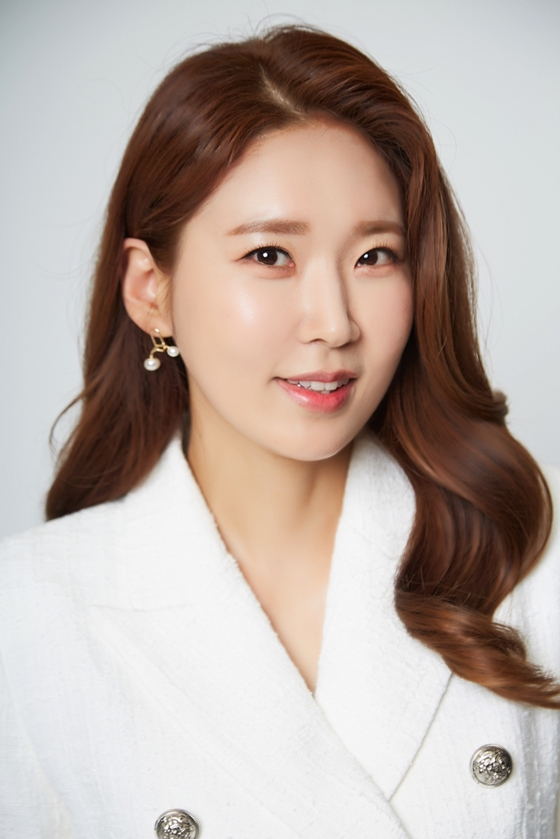 코미디언 김경아가 큐브엔터테인먼트와 전속계약을 했다./사진제공=큐브엔터테인먼트