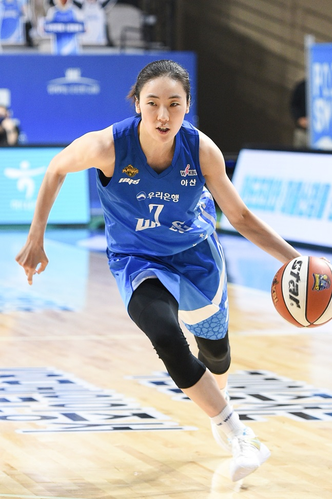 2021~2022시즌 연봉퀸에 오른 우리은행 박혜진. /사진=WKBL 제공