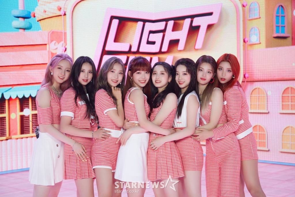신인 걸그룹 라잇썸(LIGHTSUM)이 10일 오후 온라인 생중계로 진행된 데뷔 싱글 앨범 '바닐라'(Vanilla) 발매 쇼케이스에 앞서 포즈를 취하고 있다. /사진제공=큐브엔터테인먼트 2021.06.10 /사진=이동훈 기자 photoguy@