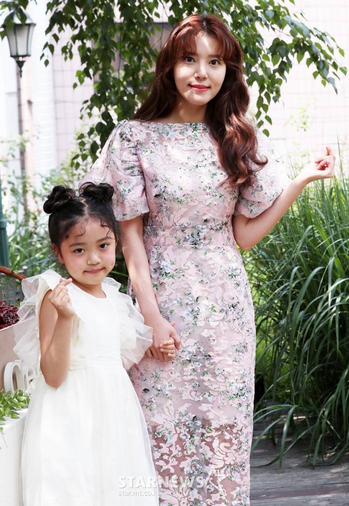 배우 정시아, 딸 서우/사진=김휘선 기자 hwijpg@