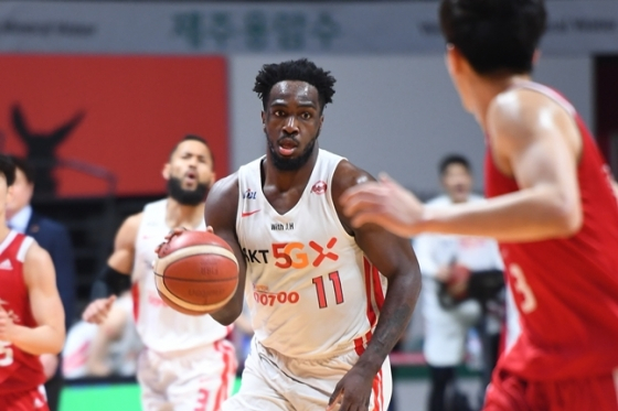 SK 나이츠와 재계약한 자밀 워니./사진=KBL