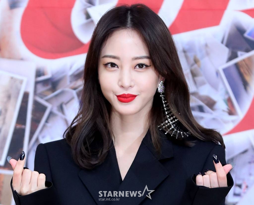 탤런트 한예슬이 6일 오후 서울 목동SBS 사옥에서 열린 드라마 '빅이슈' 제작발표회에서 포즈를 취하고 있다. /사진=홍봉진 기자 honggga@