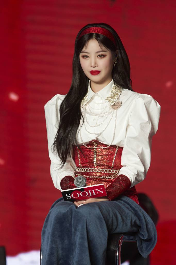 걸그룹 (여자)아이들 수진이 11일 오후 온라인 생중계로 진행된 네 번째 미니앨범 ‘I burn'(아이 번) 발매 기념 쇼케이스에서 질문에 답하고 있다. /사진제공= 큐브엔터테인먼트 /사진=이동훈 기자 photoguy@
