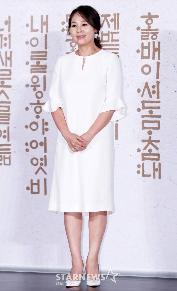 배우 전미선/사진=김휘선 기자 hwijpg@