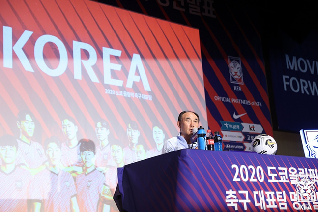 30일 도쿄올림픽 최종명단 발표 기자회견 중인 김학범 올림픽 축구대표팀 감독. /사진=대한축구협회