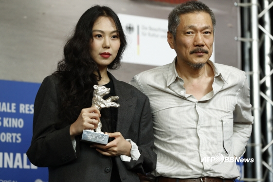 홍상수 감독이 연출하고 김민희가 스태프로 참여한 '당신 얼굴 앞에서'가 제74회 칸국제영화제에 초청됐지만 두 사람은 이번에는 불참하기로 했다. /AFPBBNews=뉴스1