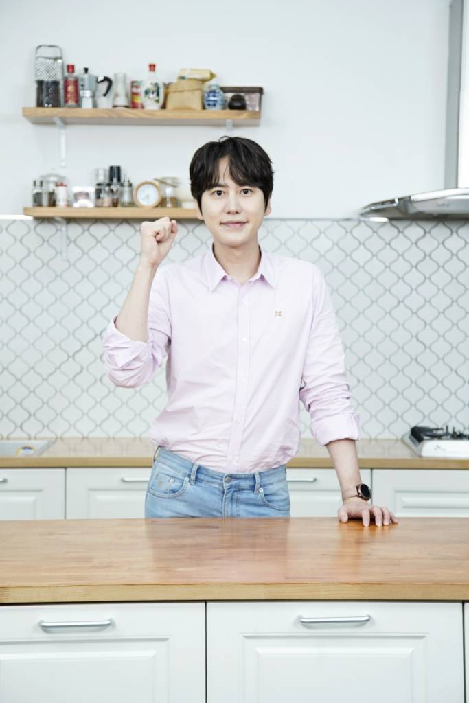 가수 규현이 2일 오후 온라인 생중계로 진행된 JTBC 예능 '백종원의 국민음식 - 글로벌 푸드 편' 제작발표회에 참석해 포즈를 취하고 있다. /사진제공=JTBC 2021.07.02