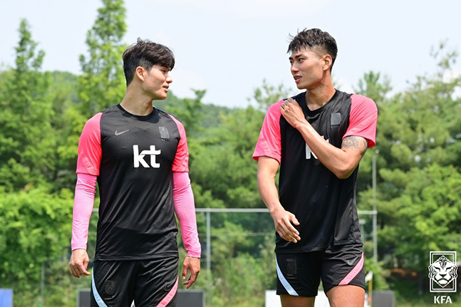 올림픽 축구대표팀 주장 이상민(왼쪽)과 정태욱. /사진=대한축구협회