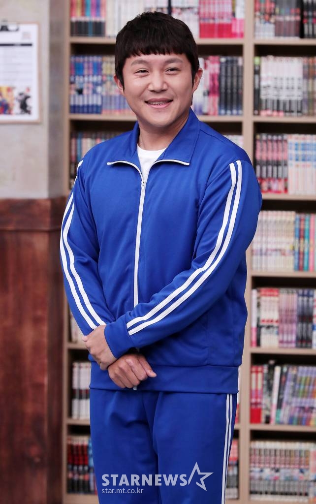 개그맨 조세호가 6일 오후 서울 강서구 가양동 IHQ스튜디오에서 진행된 예능 프로그램 '별에서 온 퀴즈' 제작발표회에 참석해 포즈를 취하고 있다. '별에서 온 퀴즈'는 1990년대 말부터 2010년대까지 우리를 열광하게 했던 문화계 이슈들을 모아 퀴즈와 토크로 풀어보는 프로그램이다. 오는 8일 오후 8시 첫 방송한다. 2021.07.06 /사진=김창현 기자 chmt@