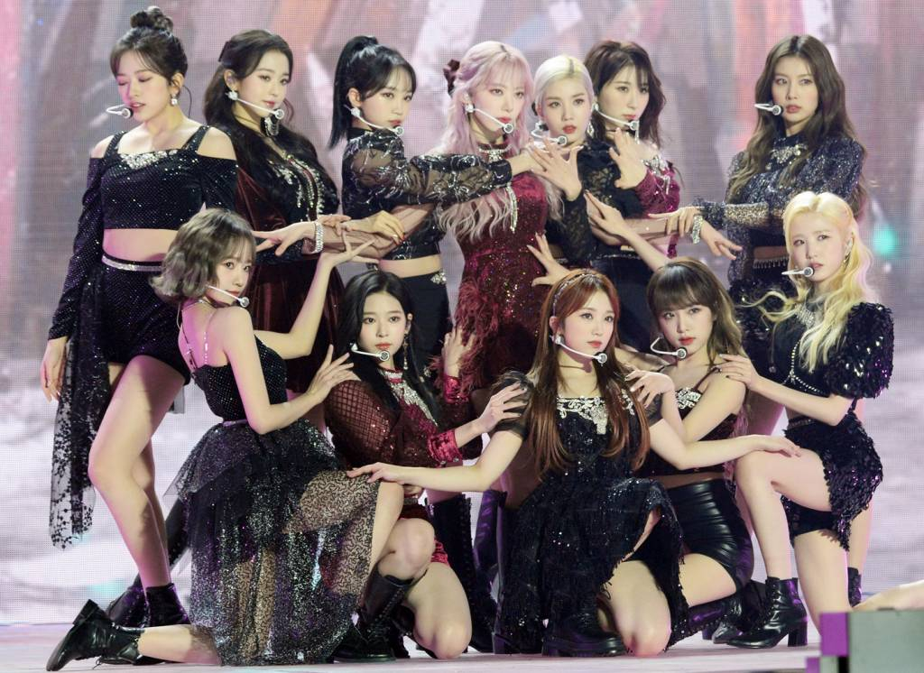 걸그룹 아이즈원이 25일 오후 방송된 '2020 SBS 가요대전 in DAEGU'에서 멋진 무대를 선보이고 있다. '2020 SBS 가요대전 in DAEGU'는 코로나19 방역 지침을 철저히 준수하면서 출연진과 현장의 안전을 위해 모든 무대를 사전 녹화로 진행했다. / 사진제공 = SBS /사진=김창현 기자 chmt@