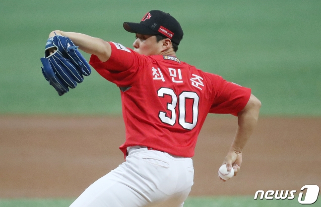 SSG 선발로 나선 최민준./사진=뉴스1