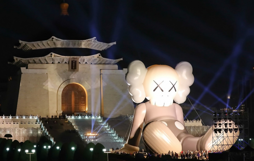 KAWS, '홀리데이(Holiday)', Taipei, 2019. 사진제공= 湯小沅 via Flickr/Creative Commons.