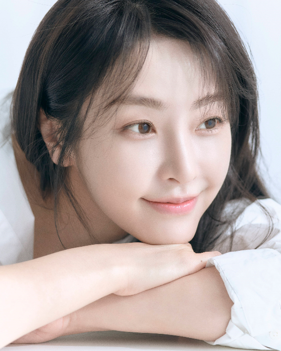 배우 정유미의 새 프로필이 공개됐다. /사진제공=미스틱스토리
